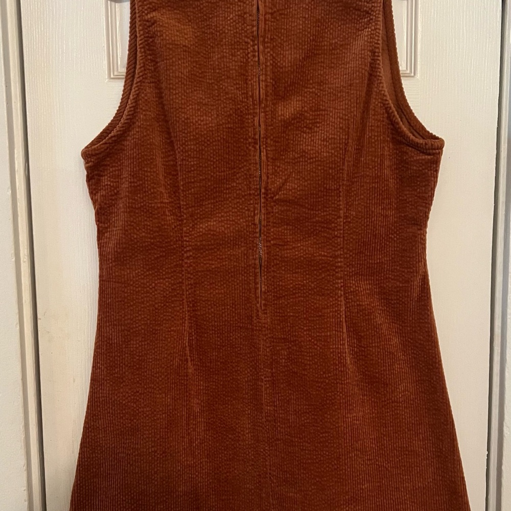 Rust Sleeveless V-Neck Dress - Picture 4 of 4